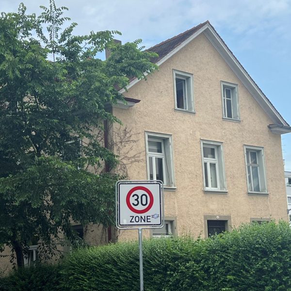 AGJ_WLH_KN_LP6 Haus am Lutherplatz von der Straße aus gesehen